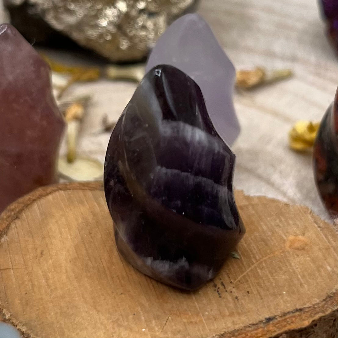 Mini Crystal Flames Mini (Approx.2.8cm) Amethyst Crystals