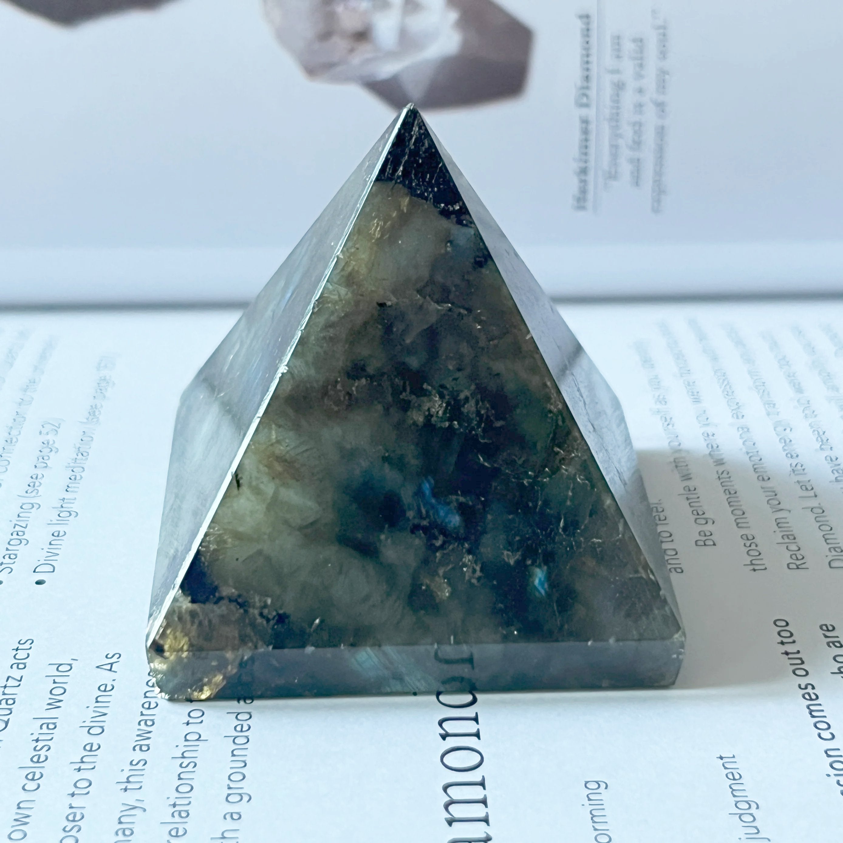 Labradorite Pyramid - Magic & Clairvoyance
