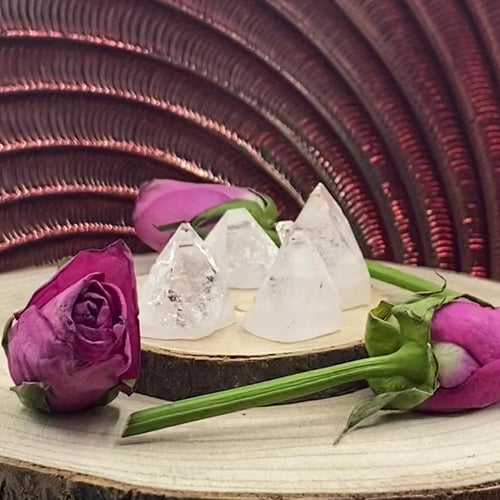 apophyllite crystal tips for meditation and anxiety