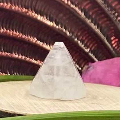 apophyllite crystal tips for meditation and anxiety