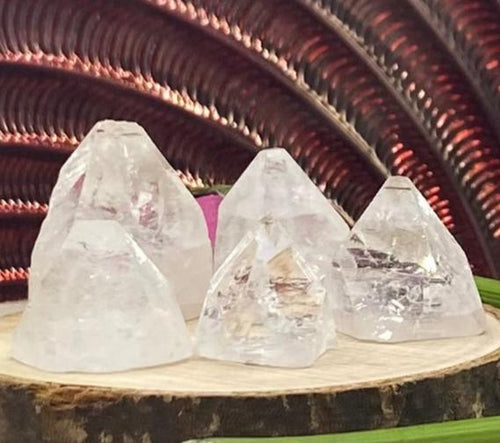 apophyllite crystal tips for meditation and anxiety
