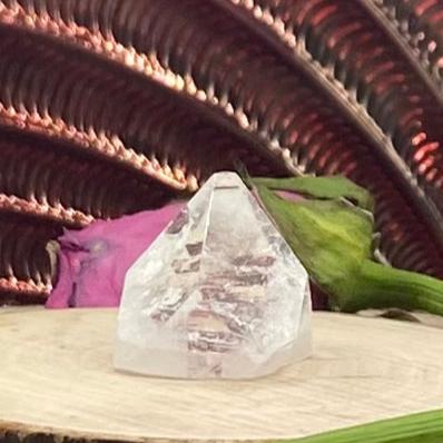 apophyllite crystal tips for meditation and anxiety