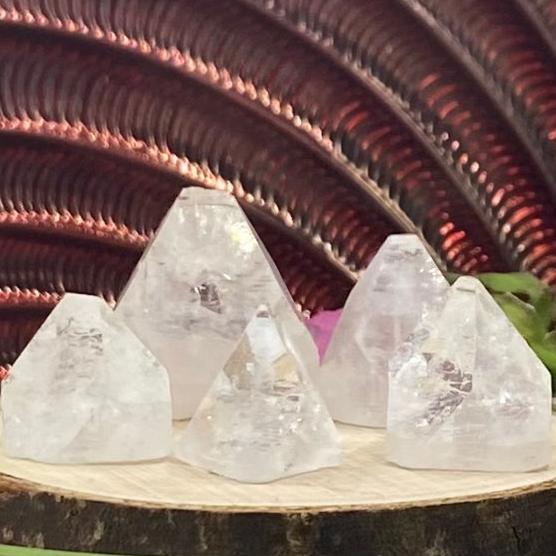 apophyllite crystal tips for meditation and anxiety