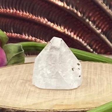 apophyllite crystal tips for meditation and anxiety